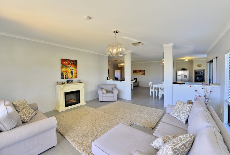 Photo - 21 Marsdenia Road, Halls Head WA 6210 - Image 6