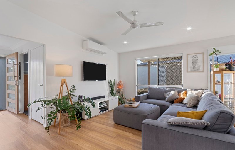 Photo - 21 Matasha Crescent, Pimpama QLD 4209 - Image 4