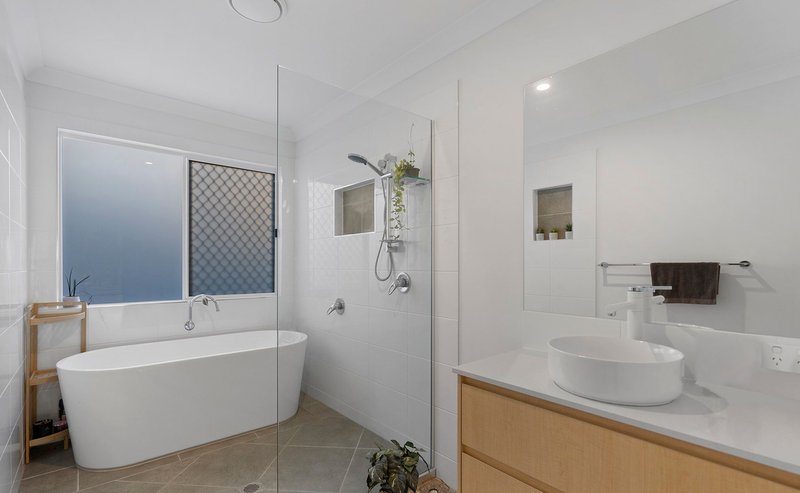 Photo - 21 Matasha Crescent, Pimpama QLD 4209 - Image 9