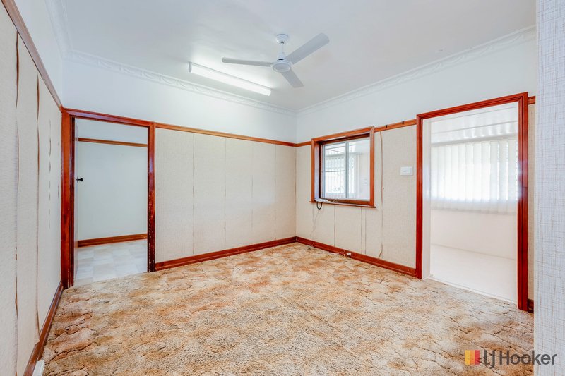 Photo - 21 Mccracken Street, Walkervale QLD 4670 - Image 6