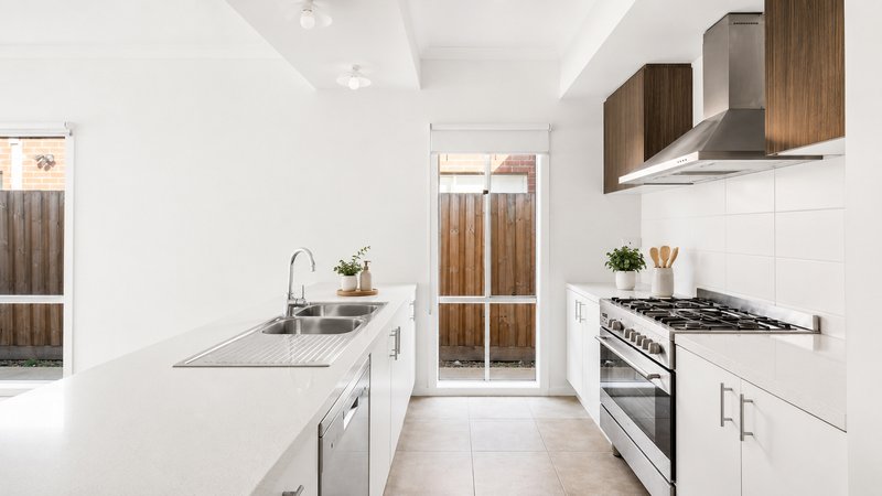 Photo - 21 Mckell Street, Deanside VIC 3336 - Image 4