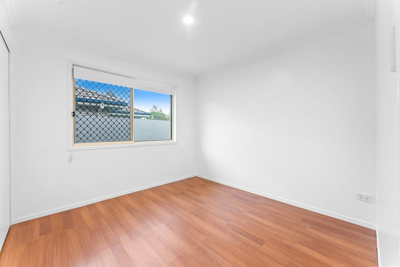 Photo - 21 Mckinlay Crescent, Murrumba Downs QLD 4503 - Image 14