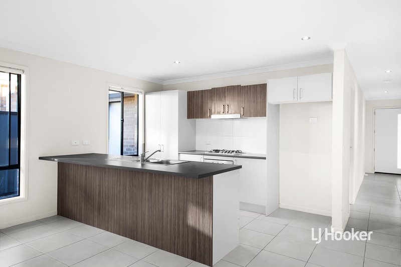 Photo - 21 Michael Place, Point Cook VIC 3030 - Image 5