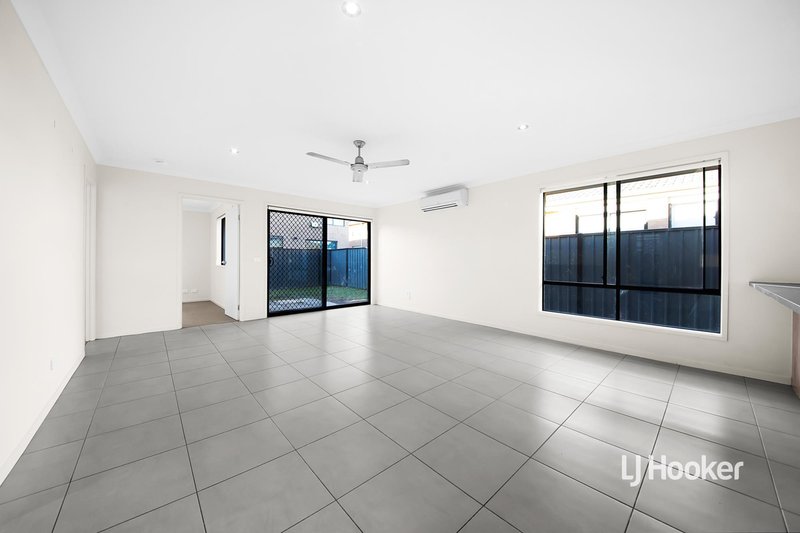 Photo - 21 Michael Place, Point Cook VIC 3030 - Image 7