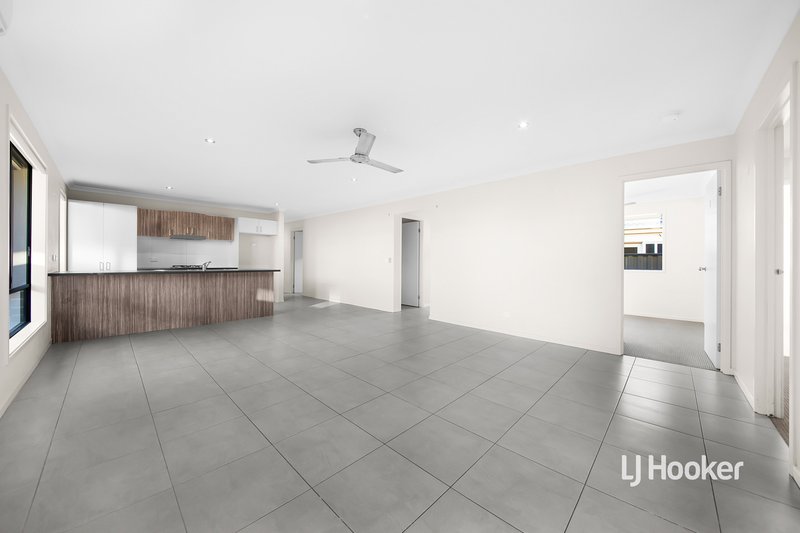 Photo - 21 Michael Place, Point Cook VIC 3030 - Image 8