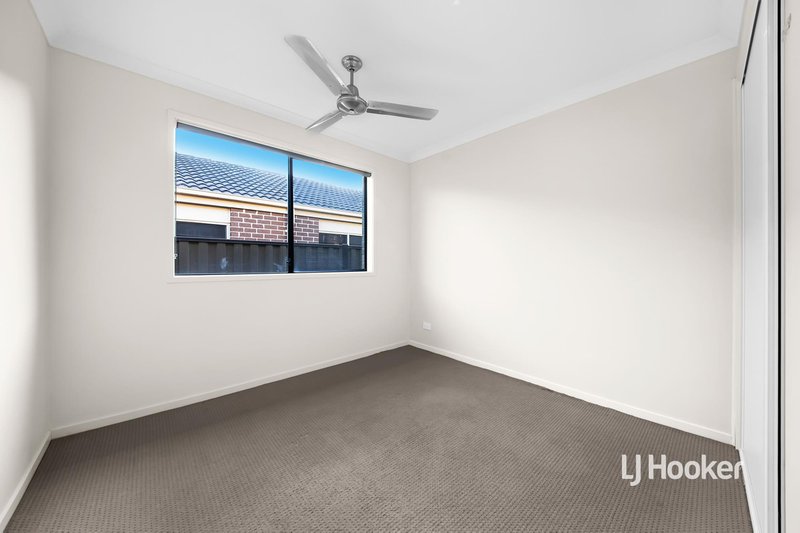 Photo - 21 Michael Place, Point Cook VIC 3030 - Image 9