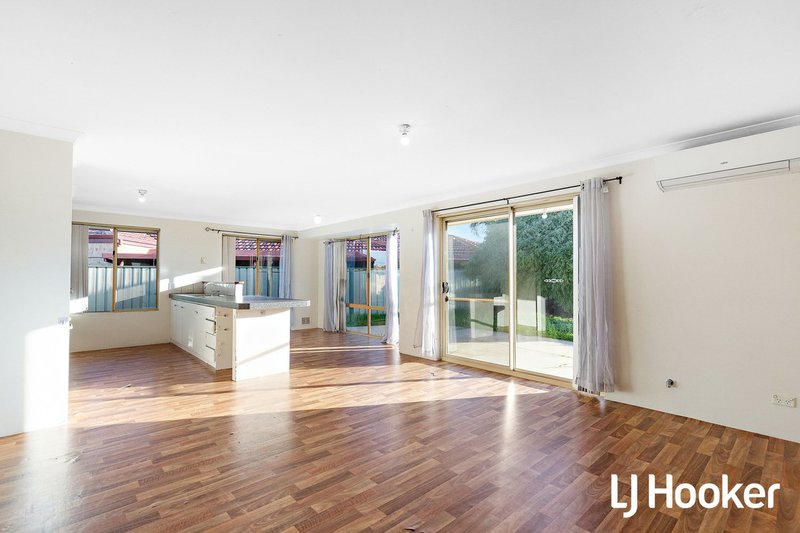 Photo - 21 Minilya Loop, Warnbro WA 6169 - Image 3