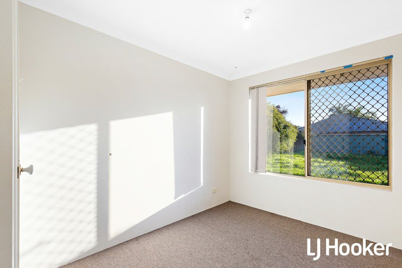 Photo - 21 Minilya Loop, Warnbro WA 6169 - Image 4