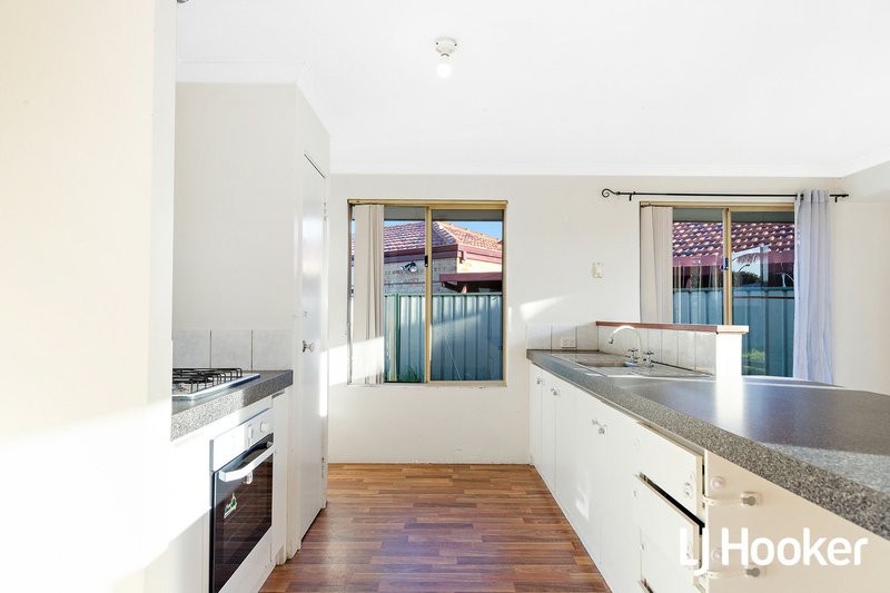 Photo - 21 Minilya Loop, Warnbro WA 6169 - Image 5