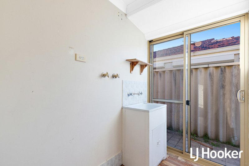 Photo - 21 Minilya Loop, Warnbro WA 6169 - Image 6
