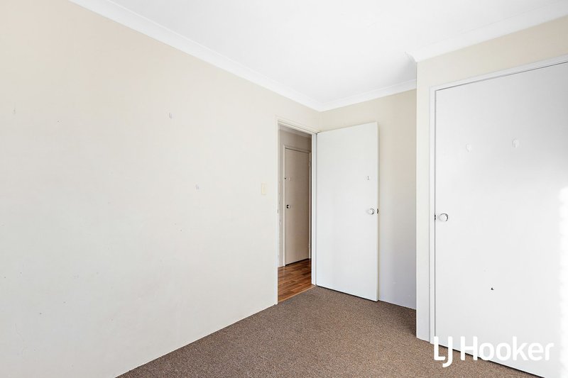 Photo - 21 Minilya Loop, Warnbro WA 6169 - Image 7