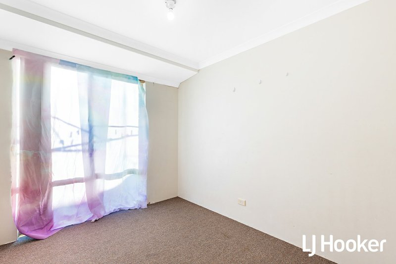 Photo - 21 Minilya Loop, Warnbro WA 6169 - Image 12