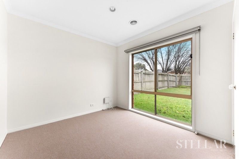 Photo - 21 Miralie Way, Cranbourne West VIC 3977 - Image 3