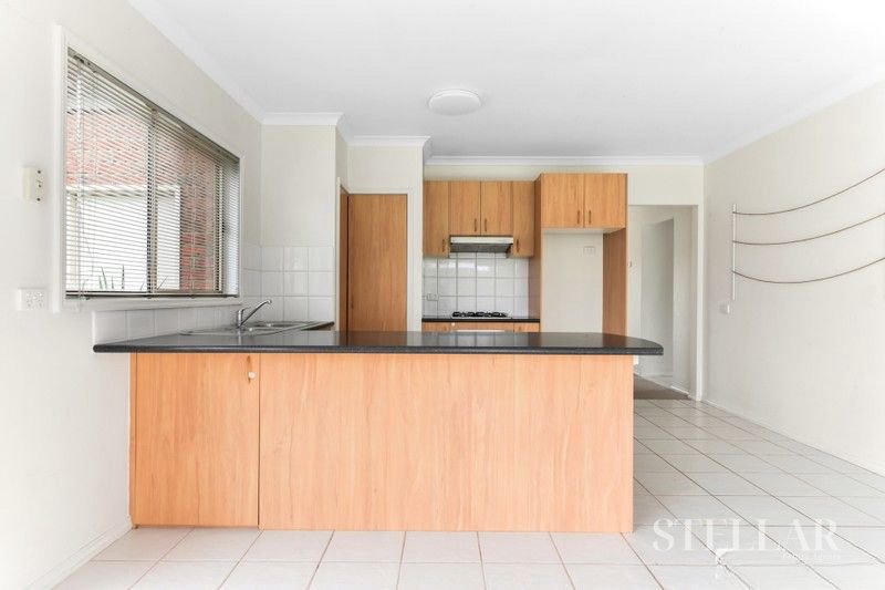 Photo - 21 Miralie Way, Cranbourne West VIC 3977 - Image 5