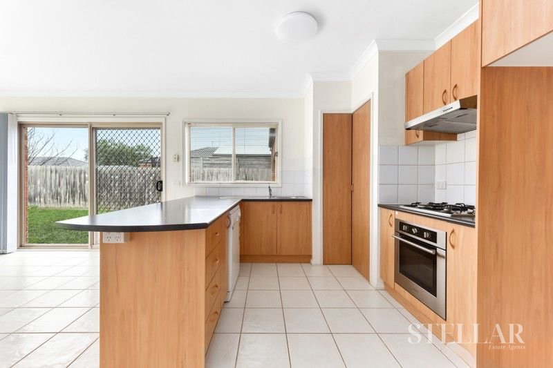 Photo - 21 Miralie Way, Cranbourne West VIC 3977 - Image 6