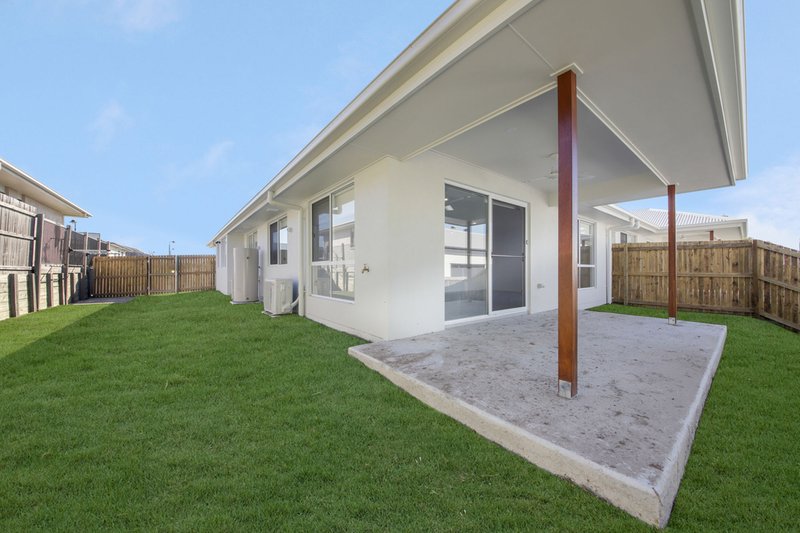 Photo - 2/1 Mirinae Circuit, Pimpama QLD 4209 - Image 11