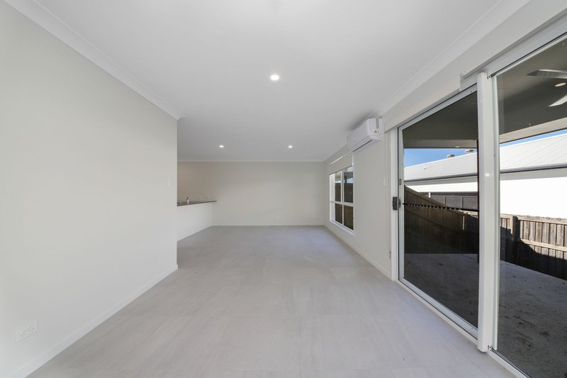 Photo - 2/1 Mirinae Circuit, Pimpama QLD 4209 - Image 3