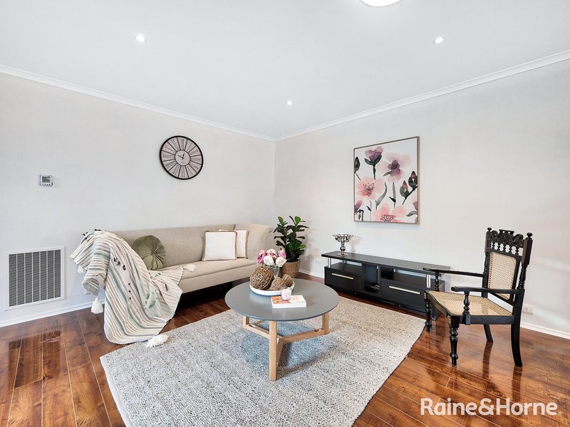 Photo - 21 Mollisons Hill, Hampton Park VIC 3976 - Image 7