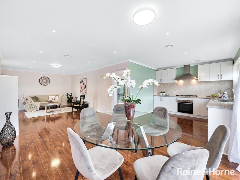 Photo - 21 Mollisons Hill, Hampton Park VIC 3976 - Image 9