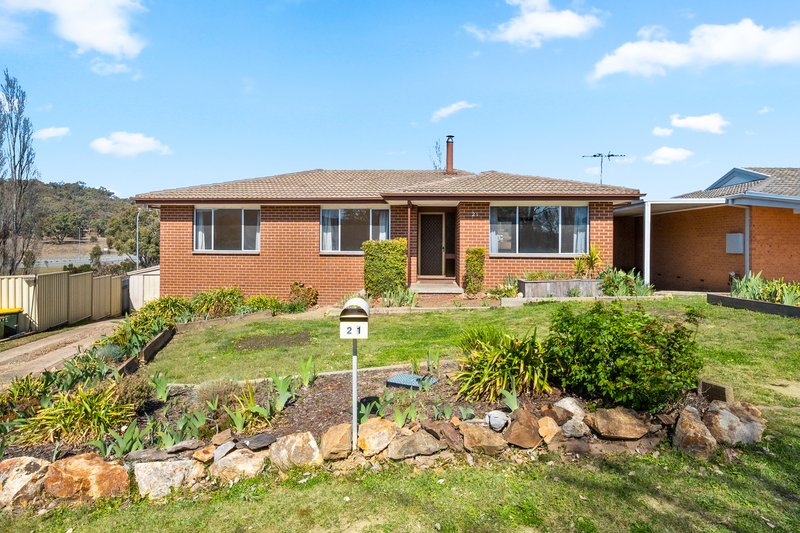 Photo - 21 Monk Place, Karabar NSW 2620 - Image 2