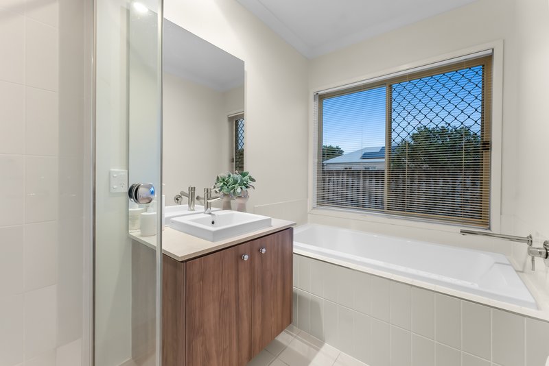 Photo - 21 Moonie Crescent, North Lakes QLD 4509 - Image 13