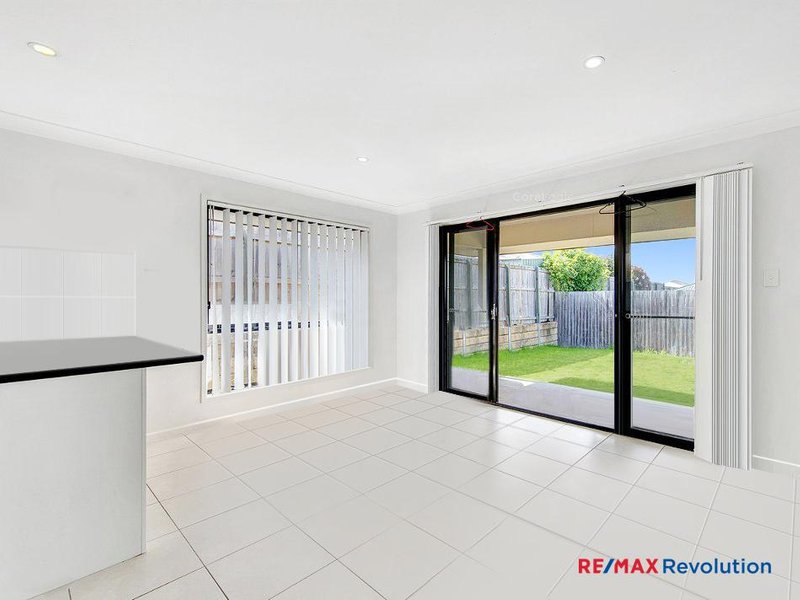 Photo - 21 Morris Crescent, Bellbird Park QLD 4300 - Image 4