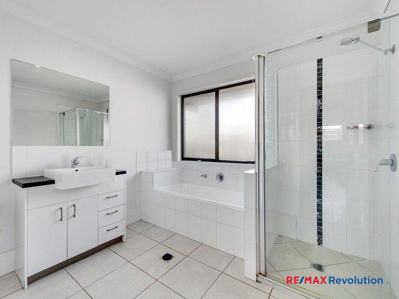 Photo - 21 Morris Crescent, Bellbird Park QLD 4300 - Image 9