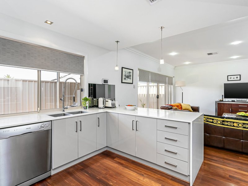 Photo - 21 Nambour Crescent, West Lakes Shore SA 5020 - Image 6