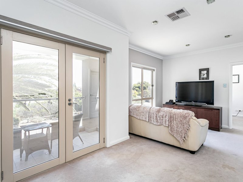 Photo - 21 Nambour Crescent, West Lakes Shore SA 5020 - Image 11