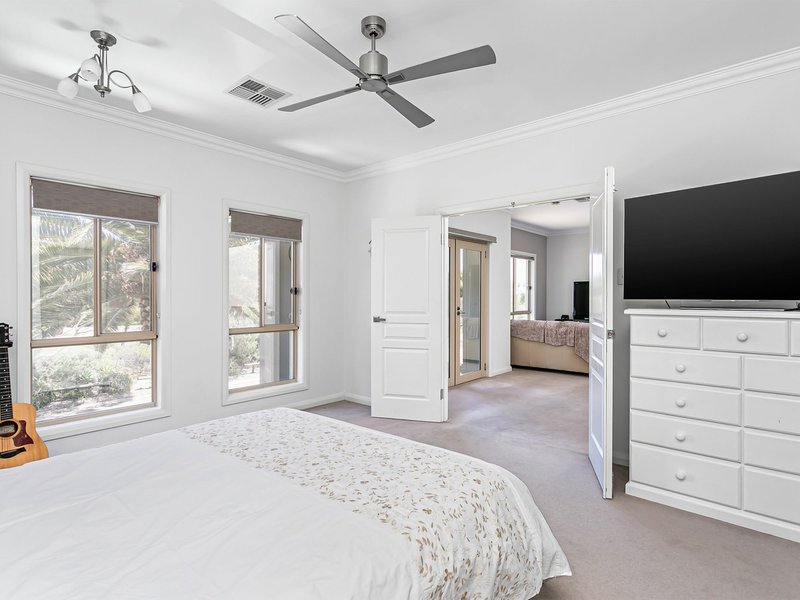 Photo - 21 Nambour Crescent, West Lakes Shore SA 5020 - Image 12