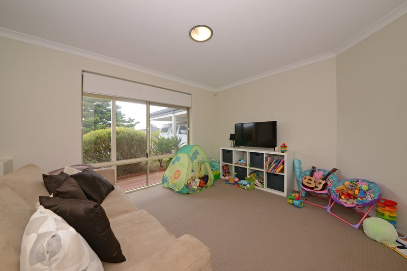 Photo - 21 Namoi Turn, Merriwa WA 6030 - Image 3