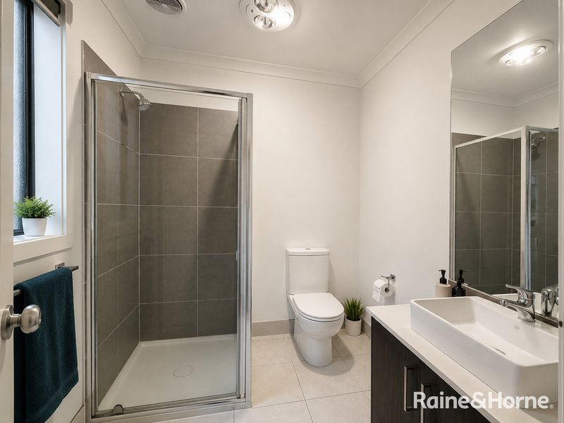 Photo - 21 Naomi Street, Pakenham VIC 3810 - Image 4