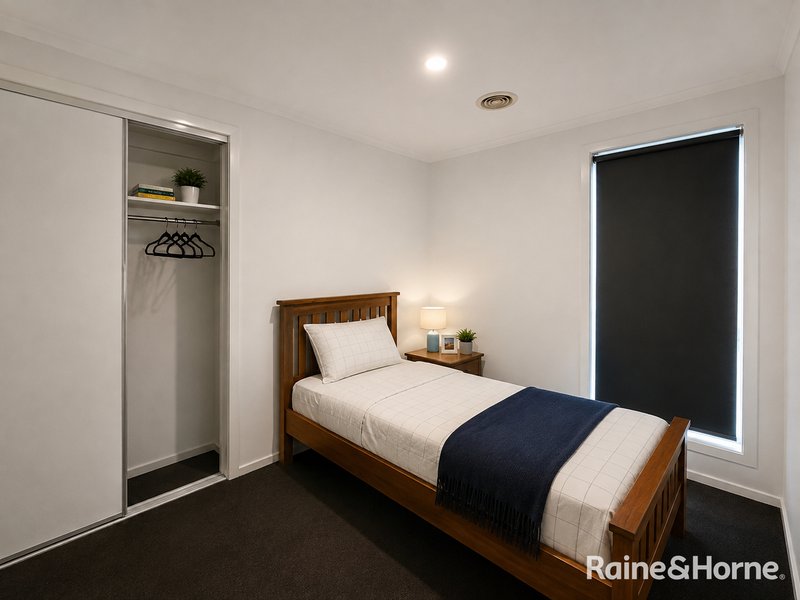 Photo - 21 Naomi Street, Pakenham VIC 3810 - Image 5
