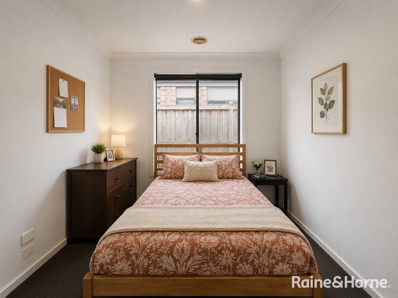 Photo - 21 Naomi Street, Pakenham VIC 3810 - Image 7