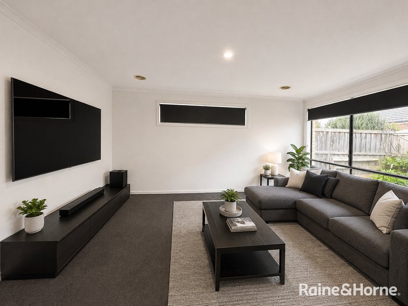 Photo - 21 Naomi Street, Pakenham VIC 3810 - Image 11