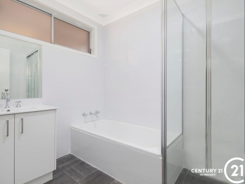Photo - 21 Napier Place, Bossley Park NSW 2176 - Image 6
