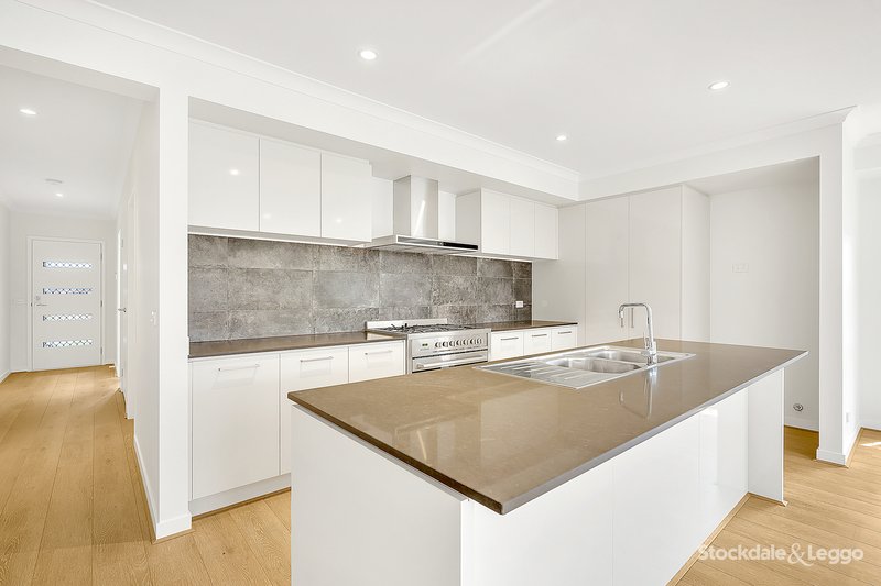 Photo - 21 Nesting Vista, Craigieburn VIC 3064 - Image 2