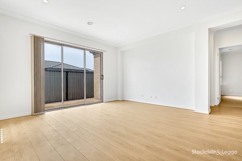 Photo - 21 Nesting Vista, Craigieburn VIC 3064 - Image 6