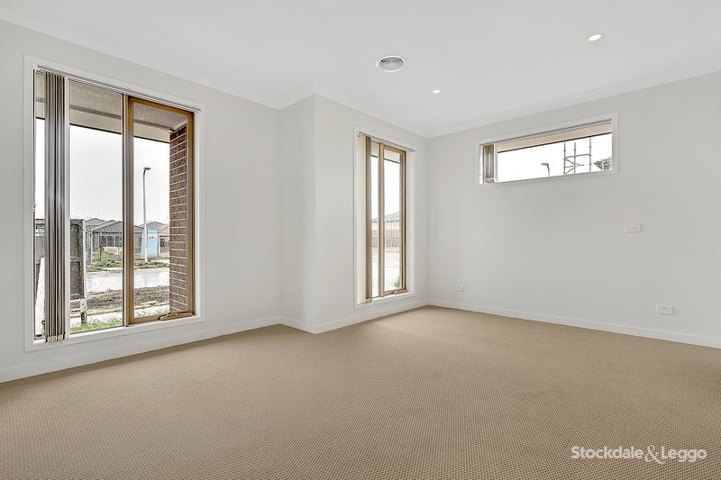 Photo - 21 Nesting Vista, Craigieburn VIC 3064 - Image 7