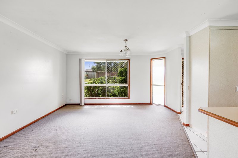 Photo - 21 Nimrod Court, Wilsonton QLD 4350 - Image 3