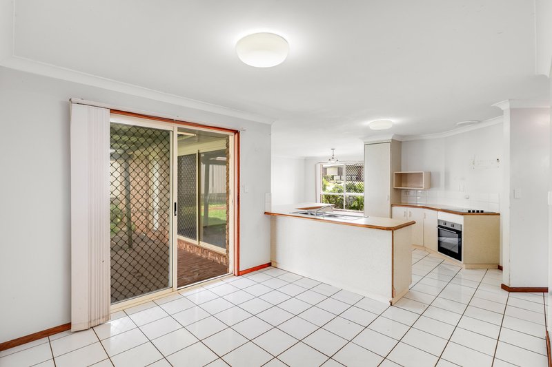 Photo - 21 Nimrod Court, Wilsonton QLD 4350 - Image 5