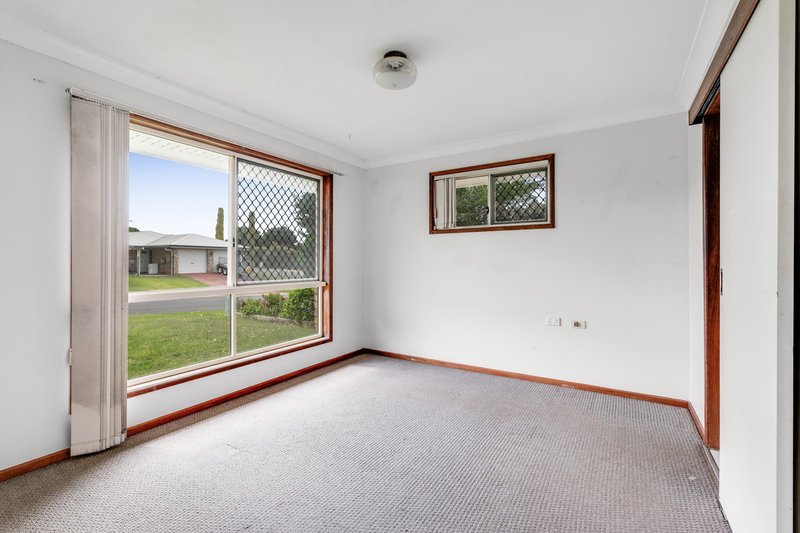 Photo - 21 Nimrod Court, Wilsonton QLD 4350 - Image 6