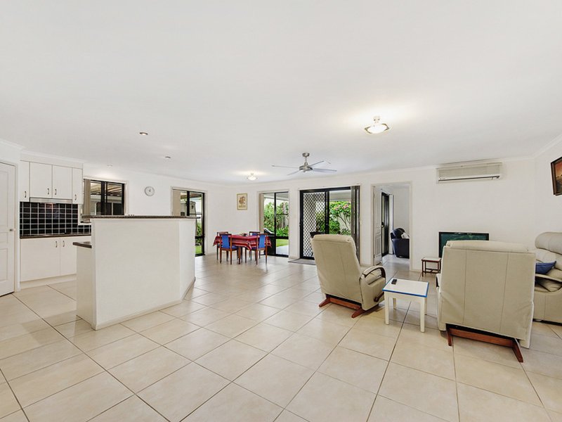 Photo - 21 Oceanis Drive, Oxenford QLD 4210 - Image 4