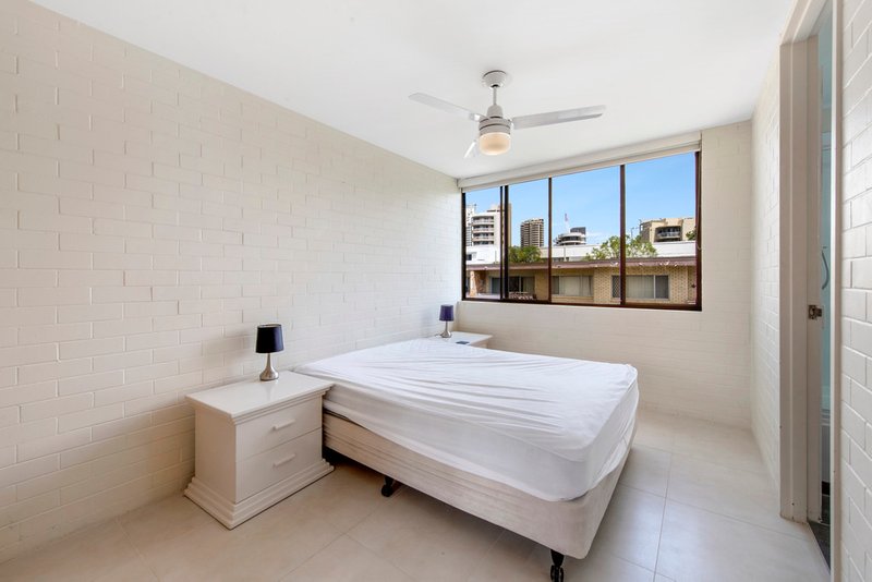 Photo - 21 Old Burleigh Road, Surfers Paradise QLD 4217 - Image 8