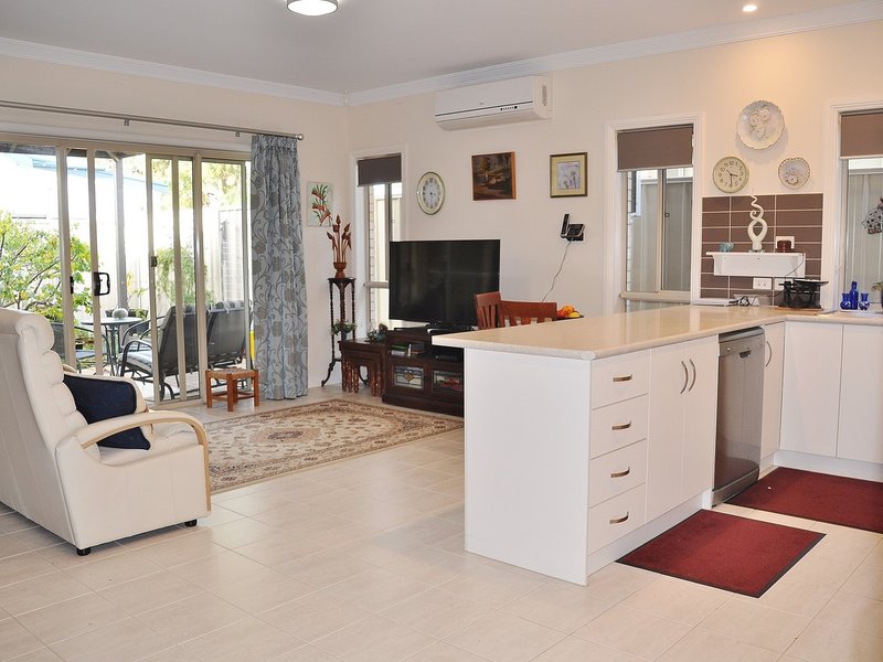 Photo - 21 Oval Road, Victor Harbor SA 5211 - Image 2