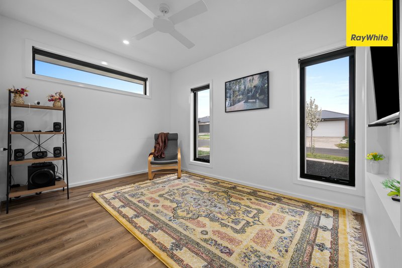 Photo - 21 Palmatum Street, Sunbury VIC 3429 - Image 2