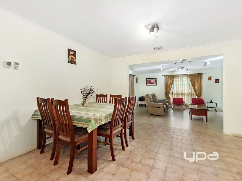 Photo - 21 Paraburdoo Lane, Kings Park VIC 3021 - Image 3