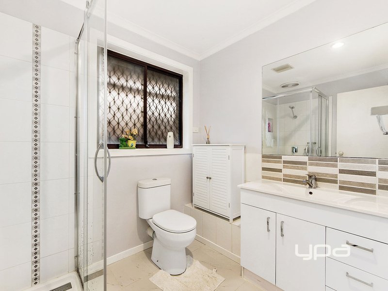 Photo - 21 Paraburdoo Lane, Kings Park VIC 3021 - Image 6