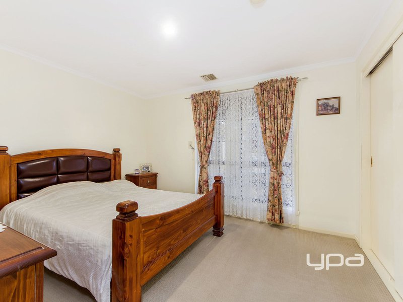 Photo - 21 Paraburdoo Lane, Kings Park VIC 3021 - Image 7