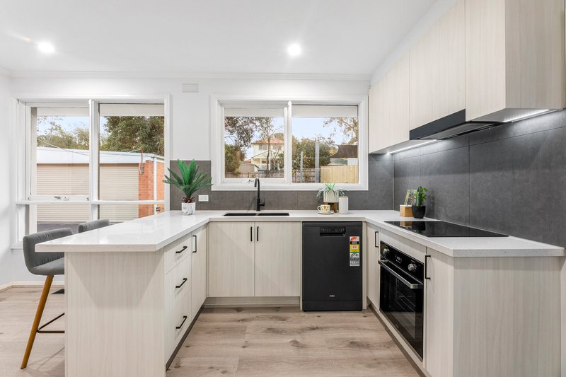 Photo - 21 Parer Street, Burwood VIC 3125 - Image 6